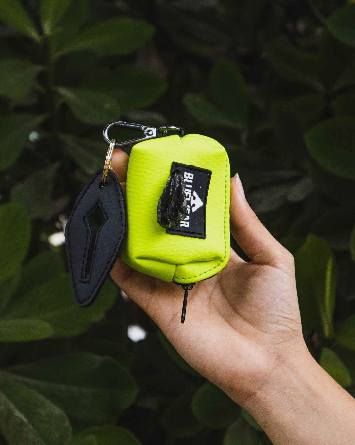 Portabolsas Neón - 2 en 1 - Dispensador de poopbags + poop clip