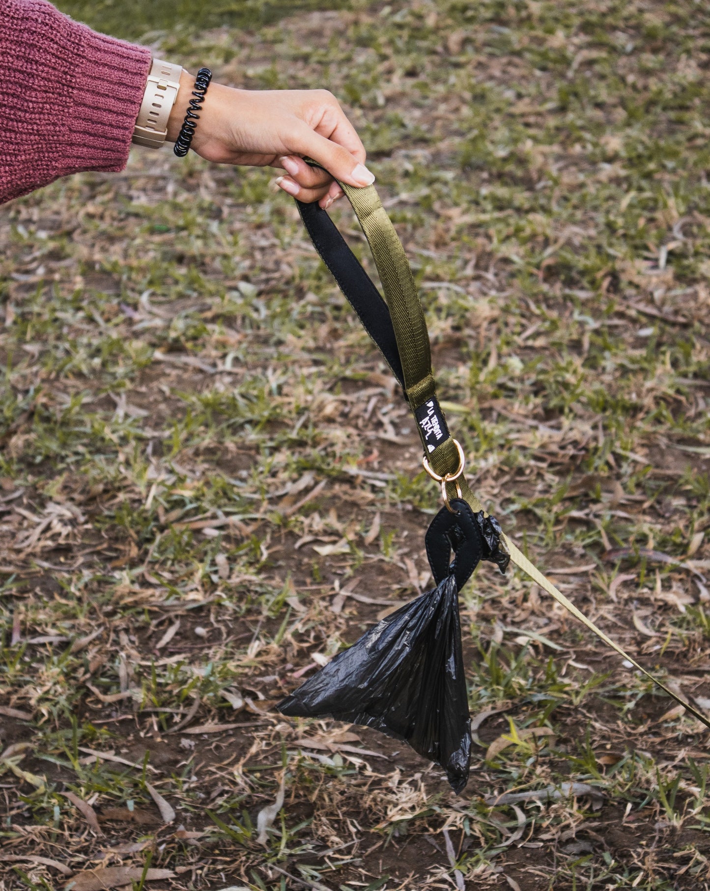 Portabolsas Neón - 2 en 1 - Dispensador de poopbags + poop clip